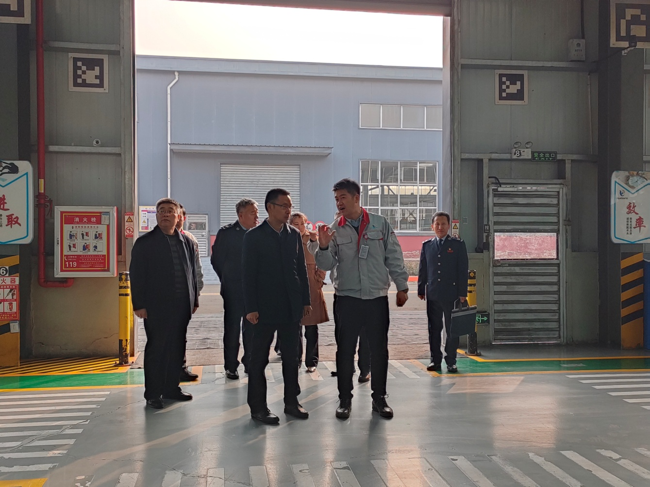臨汾市稅務(wù)局黨委書記、局長(zhǎng)張鎖林一行蒞臨我司調(diào)研服務(wù)